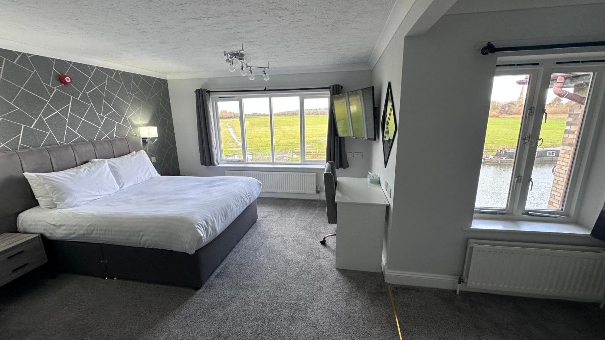 Dolphin Hotel Cambridge St Ives  Eksteriør bilde